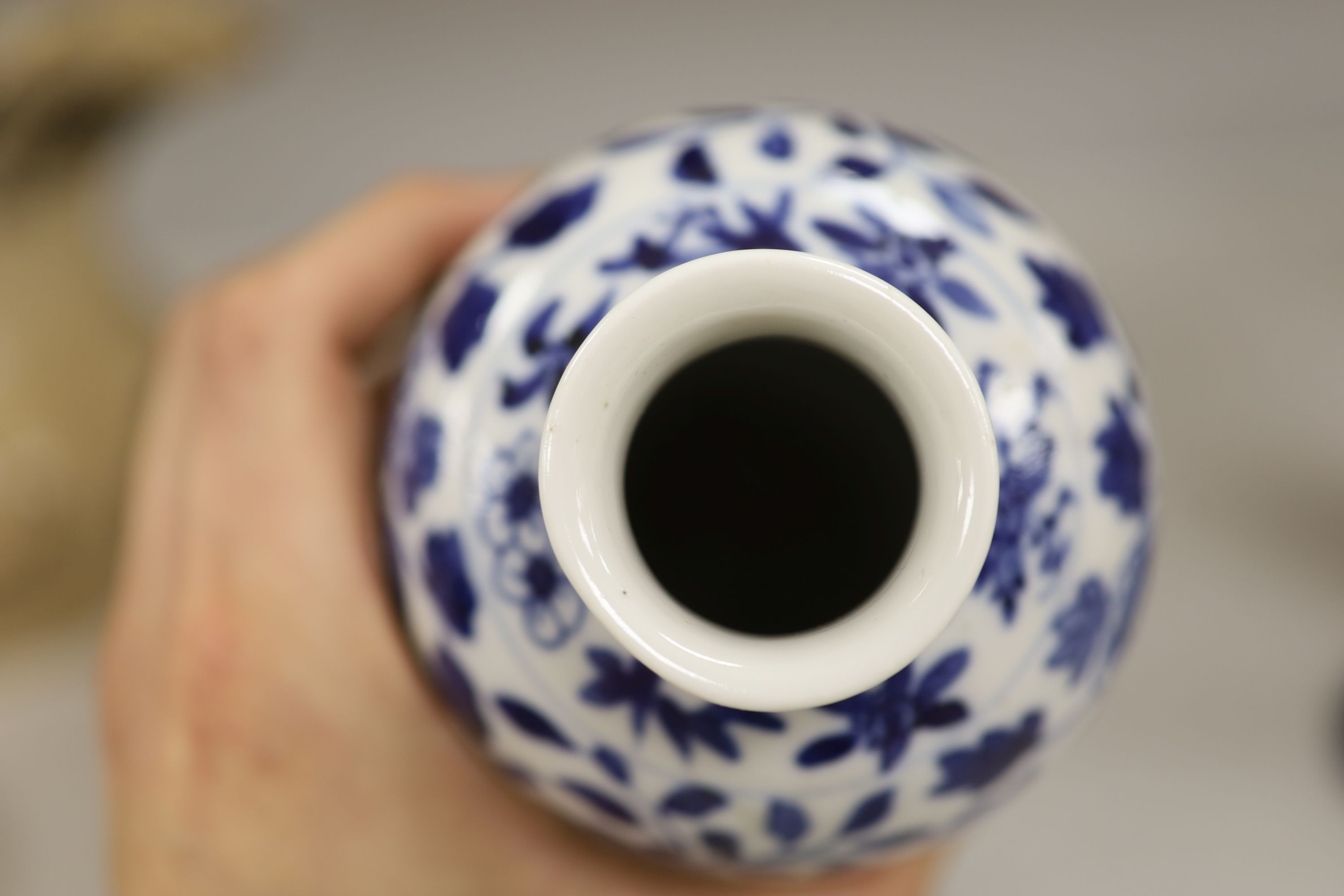 A late 19th century Chinese blue and white dragon vase, height 18cm